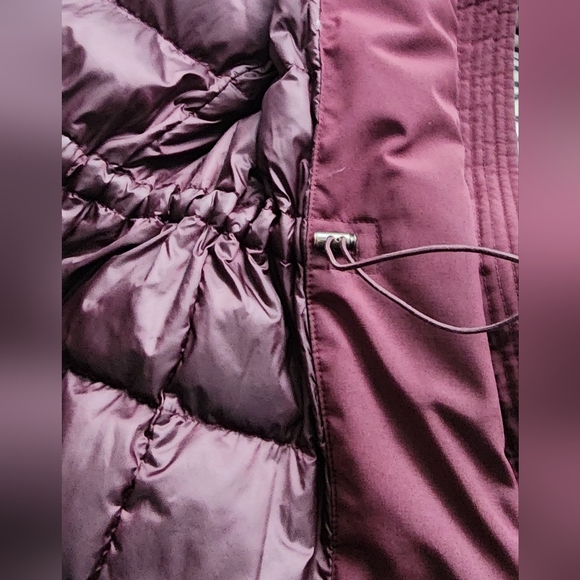 Uniqlo winter coat,size XS, burgundy color 🦭 - Picture 4 of 8